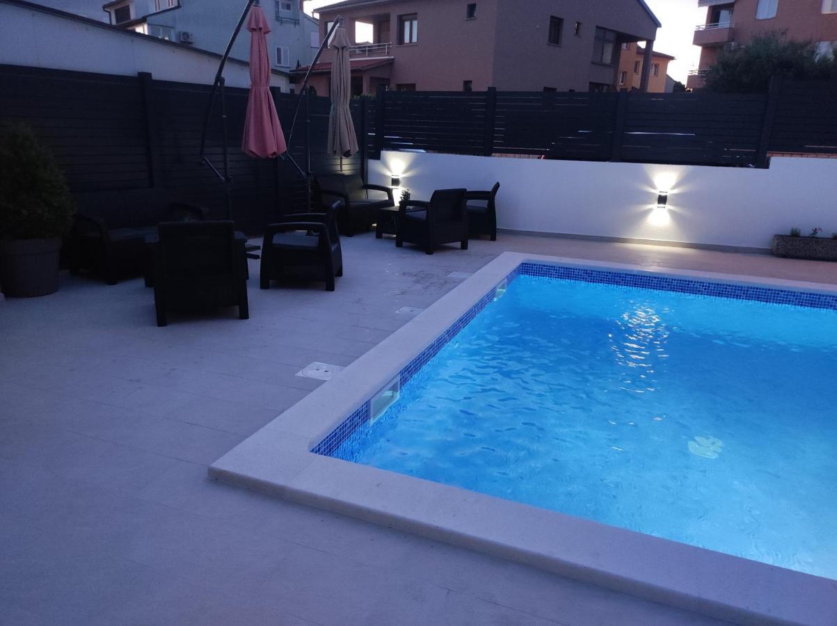 Viktor Rooms And Apartments 로비니 외부 사진