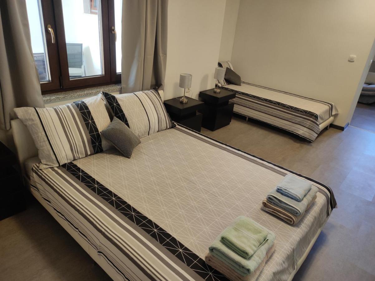 Viktor Rooms And Apartments 로비니 외부 사진