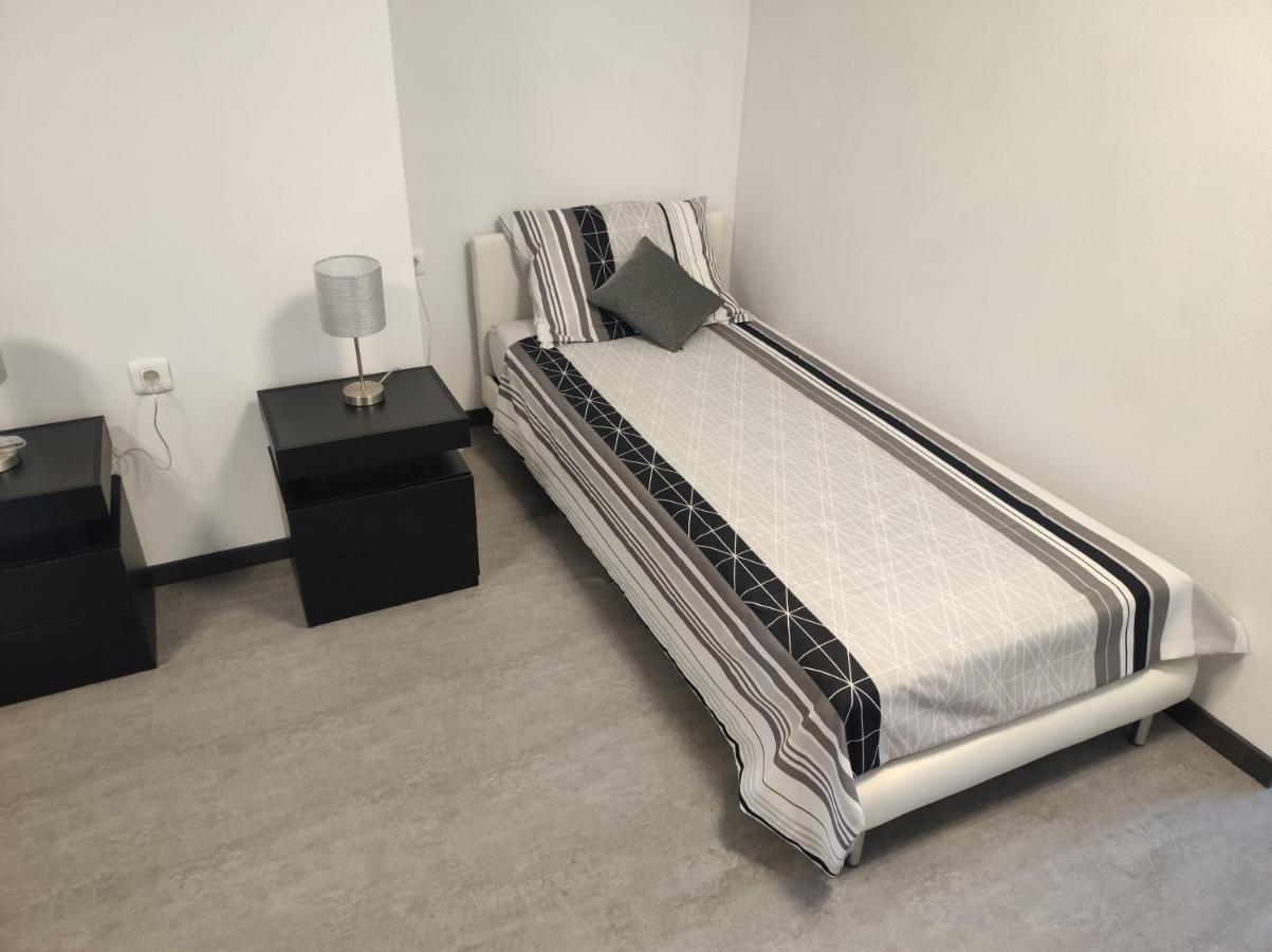 Viktor Rooms And Apartments 로비니 외부 사진